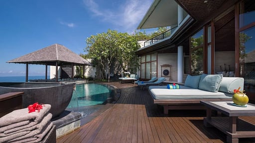 Villa Bidadari Cliffside Estate Swimming pool