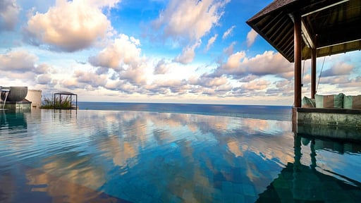 Villa Bidadari Cliffside Estate Swimming pool