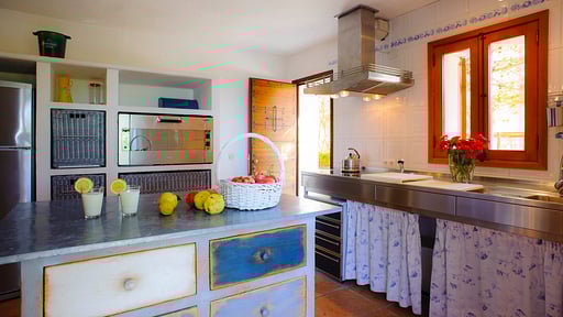 Villa Binifarda Dor Kitchen