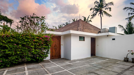 Villa Blanca Parking areas