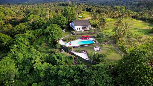 Villa Bloom Drone foto's