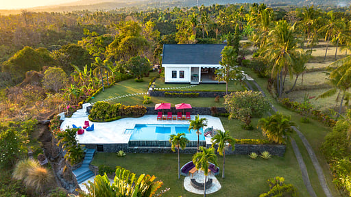 Villa Bloom Drone foto's