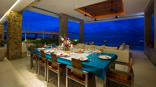 Villa Blue View Dining area