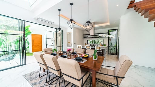 Villa Blue Water Dining area