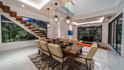 Villa Blue Water Dining area