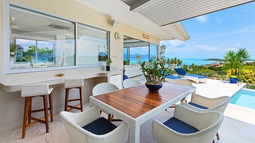 Villa Blue Water Dining area