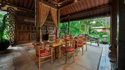 Villa Bodhi Dining area