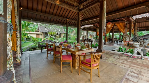 Villa Bodhi Dining area