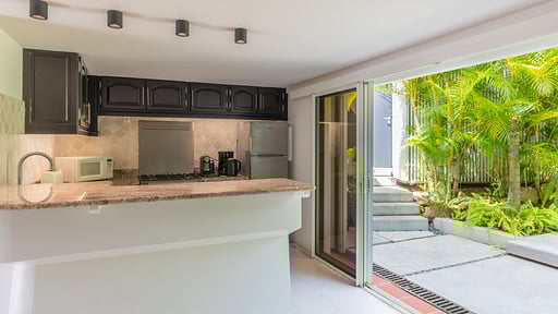 Villa Bonbonniere Kitchen