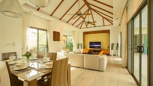 Villa Bond Dining area