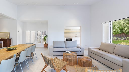 Villa Bonjour Dining area