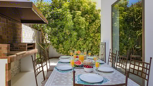 Villa Bouquerre Dining area
