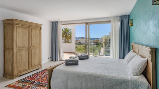 Villa Bouquerre Bedroom 1