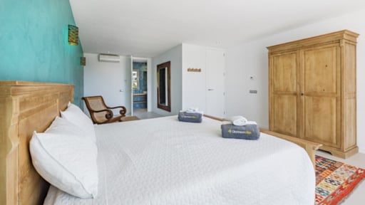 Villa Bouquerre Bedroom 1