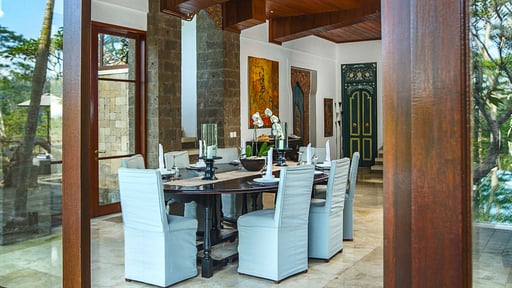 Villa Bukit Naga Dining area