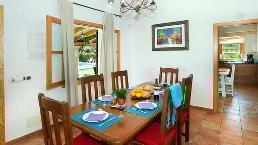 Villa Burgues Обеденная зона