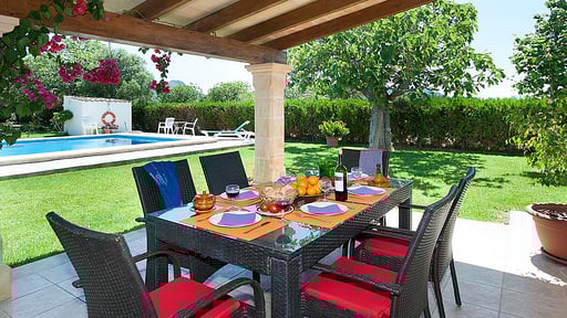 Villa Burgues Обеденная зона