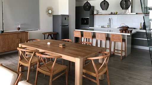 Villa By The Bay Dining area