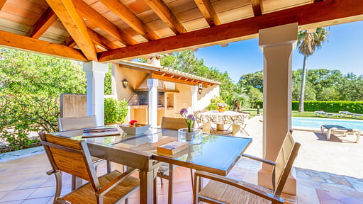 Villa Cadmium Dining area