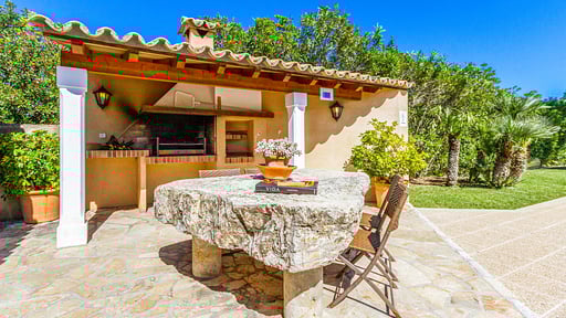 Villa Cadmium Dining area