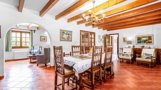 Villa Cadmium Dining area