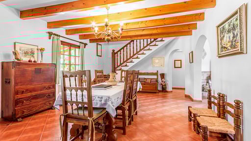 Villa Cadmium Dining area