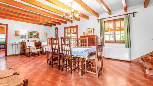 Villa Cadmium Dining area