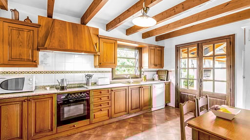 Villa Cadmium Kitchen