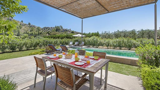 Villa Cal Padri / Cuxach Обеденная зона