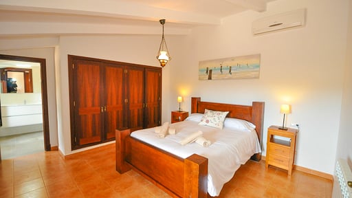 Villa Cala Mondrago Schlafzimmer 1
