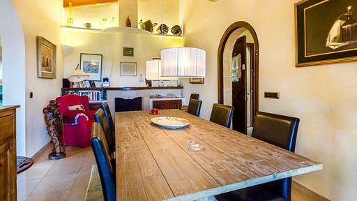 Villa Calvario Dining area