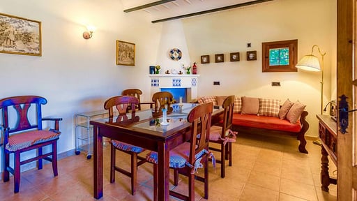 Villa Calvario Dining area
