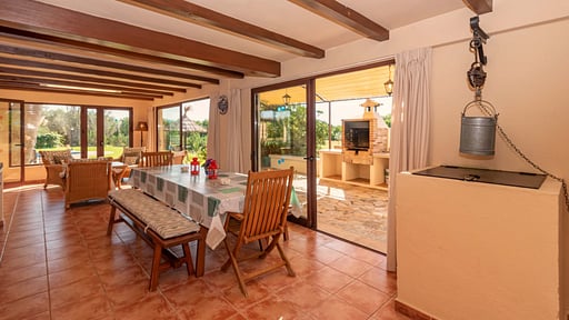Villa Camp del Bosch Dining area