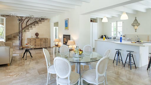 Villa Can Bregat Обеденная зона