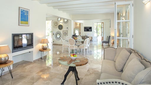 Villa Can Bregat Гостиная