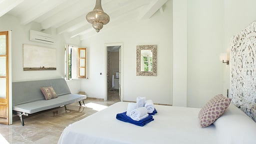 Villa Can Bregat Спальня 2