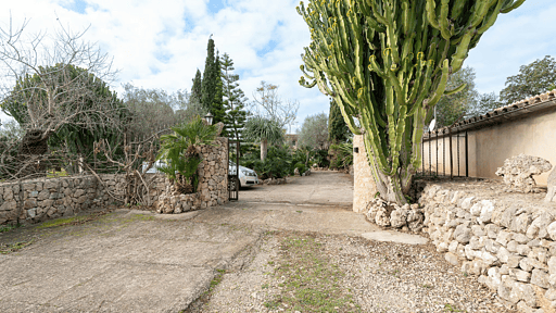 VILLA CAN CAMARROJA Parking areas