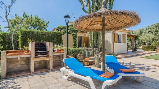 Villa Can Corretja BBQ equipment