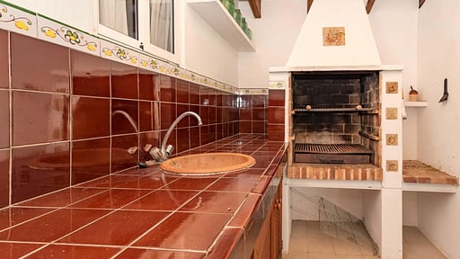 Villa Can Guaita II BBQ equipment