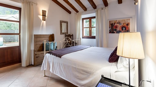 Villa Can Monticel Спальня 1