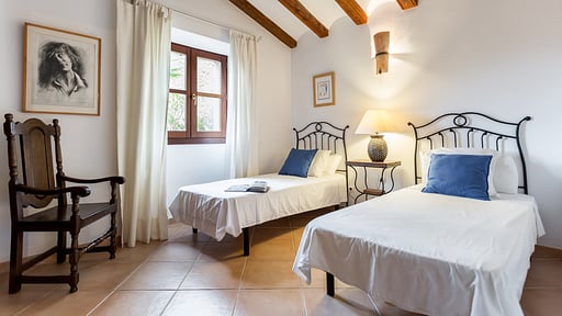 Villa Can Monticel Спальня 3