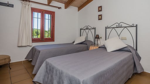 Villa Can Oli Спальня 4