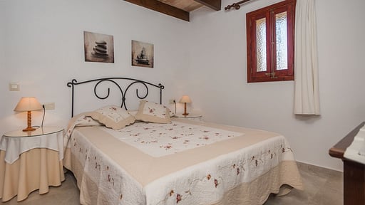 Villa Can Oli Спальня 1