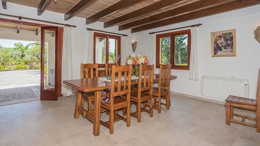 Villa Can Oli Обеденная зона