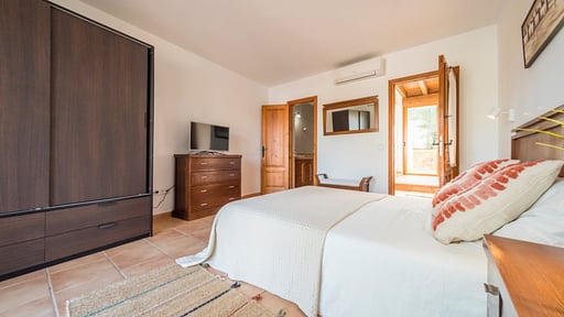 Villa Can Petrus Schlafzimmer 1