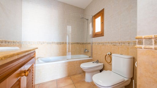 Villa Can Petrus Schlafzimmer 1