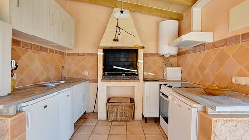 Villa Can Pujadas BBQ equipment