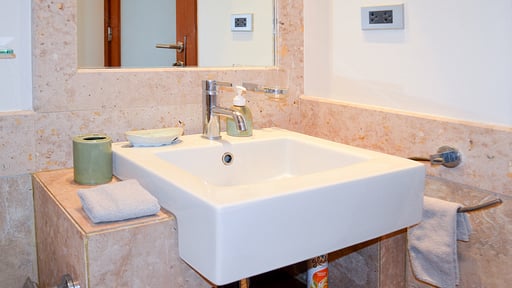 Villa Cannes Bedroom 1