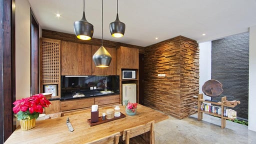 Villa Canthy Dining area