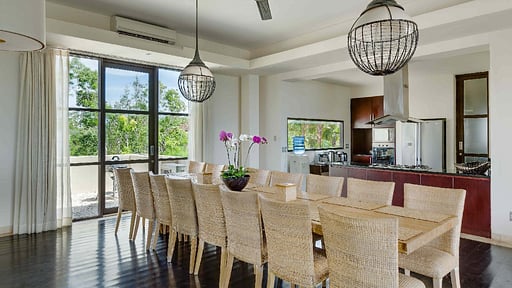 Villa Cara Dining area